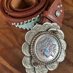 Original Guess leather belt with unique buckle